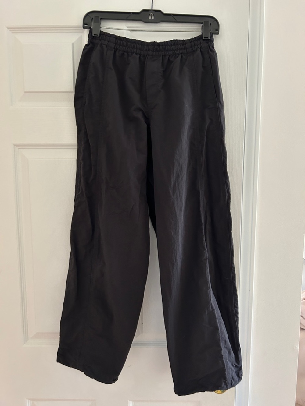 Women's Uniqlo Black Elastic-Waist Nylon Parachute Pants